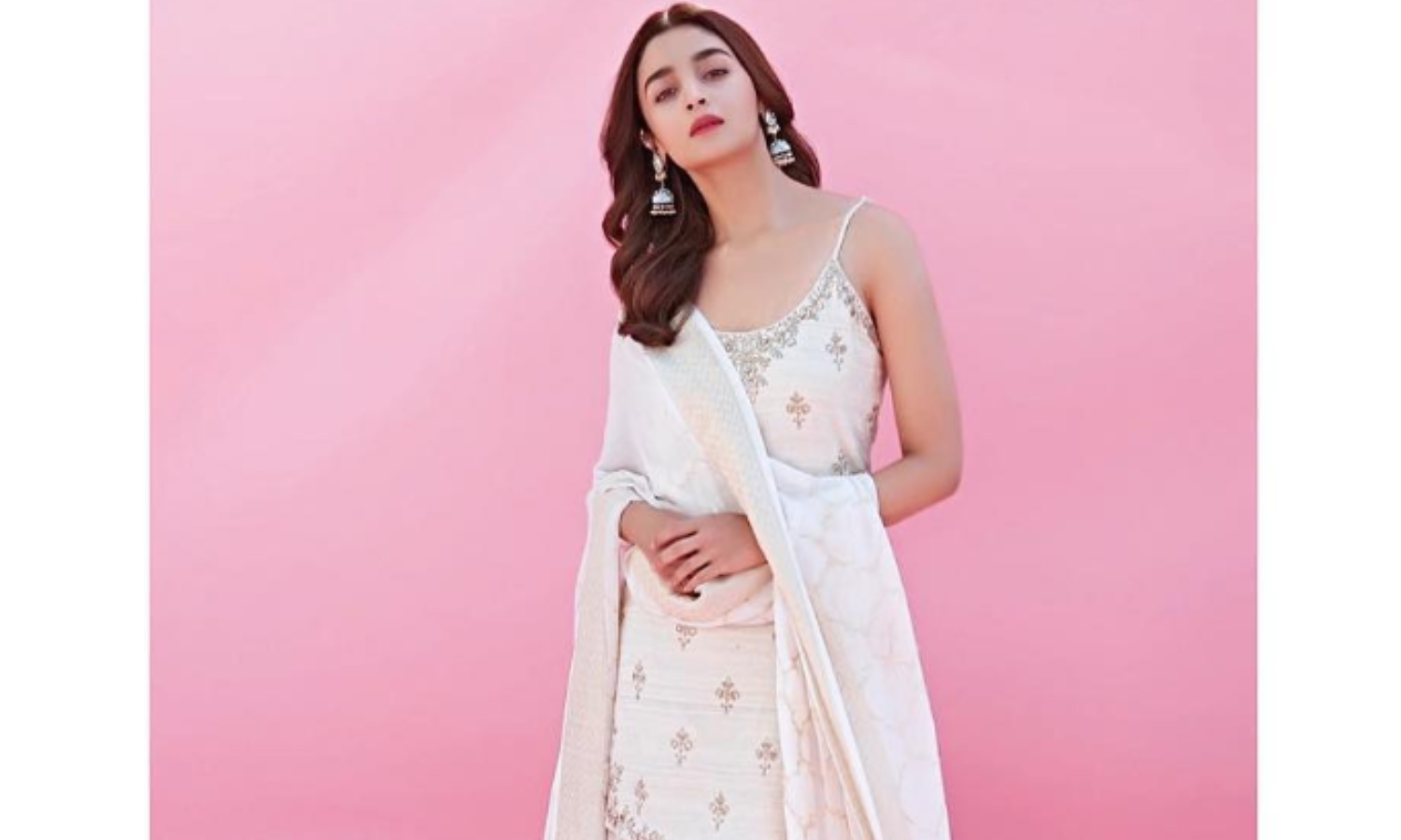 Holi 2025 Outfit Ideas for Women Inspired by Alia Bhatt
