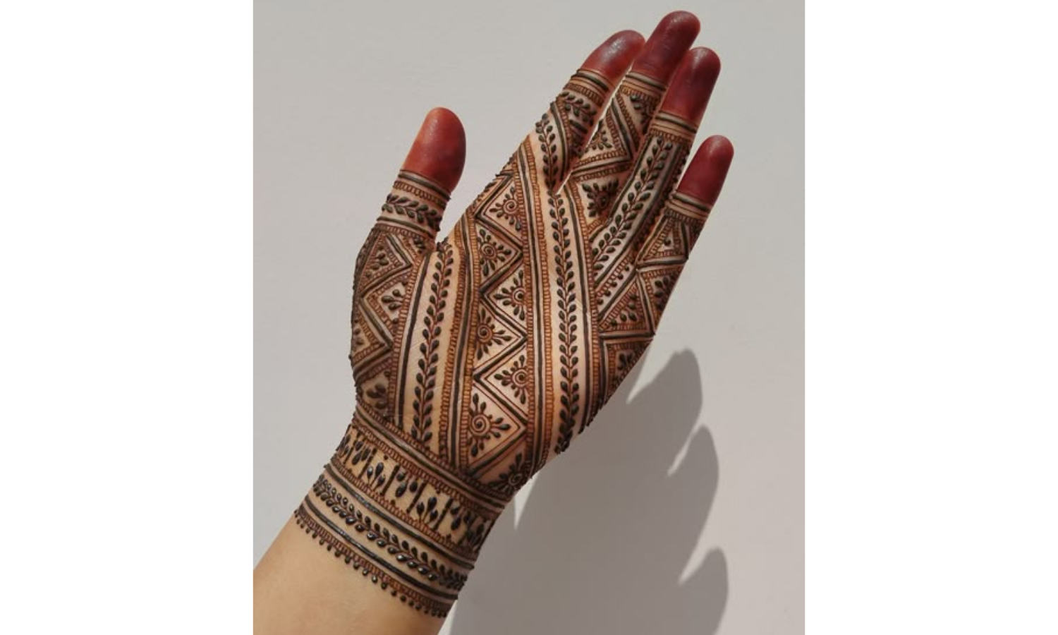 6 Elegant and Simple Palm Mehndi Designs for Ramadan Celebrations
